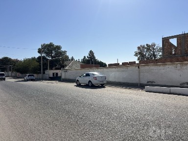 Нотурар бино сотилади