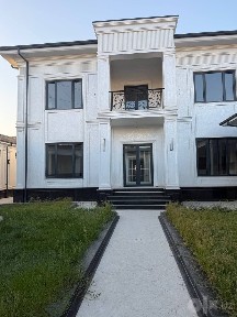 Сдаётся евродом 4 сот. 2эт. 6 комнат. (А. Темура махалля)