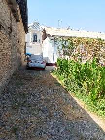 Уй сотилади 8,6 сотах