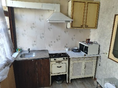 Сдается 2 ком. чиланзар АК тепа. на участке.
