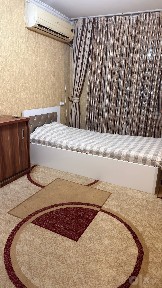 Комната для девушки на подселение. без маклера !
