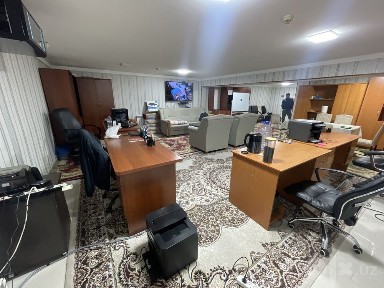 Yunusobod 19-kvartalda 90 m² ofis ijaraga beriladi