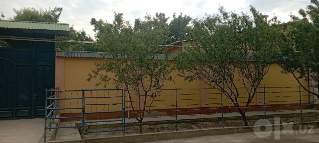 Hovli sotiladi Narxi kelishiladi.