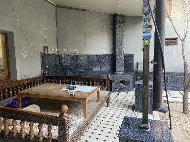 Shaxar markazidan 3,7 sotiqli hovli