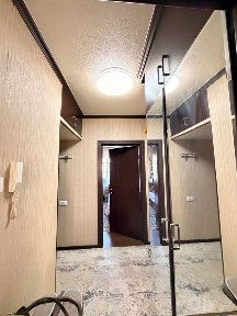 Янги хаёт 3 а да 3 хонали 57 кв ли уйимни сотаман 3 чи этаж 69000