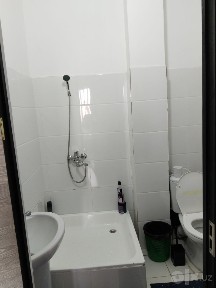 Kvartera 2 honali 1ta honasiga qiz bola quyaman.