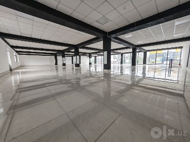 Namangan viloyati POP tumani markazida joylashgan