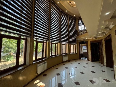 Продается дом вдоль дороги перед домовая территория большая