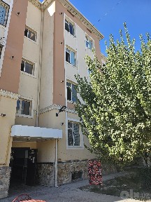 Eski shaxar Zarafshon domidan 3 etaj 2 xonalik uy srochna sotiladi.