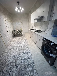 3 xonalik yashashga tayyor yangi g'ishtli kvartira arzon narxda sotila