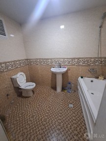 Qorasuv 81 maktab oldida 16-qavatli dom 8 qavatida 1 xonali kvartira