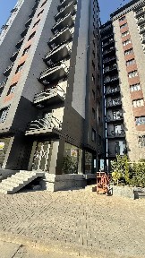 Продается помещение целый первый этаж почти 500 квадратов 6 входа