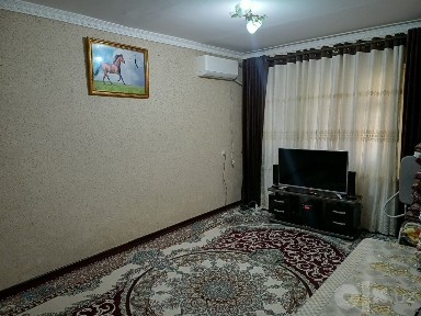 Oilaviy yashash uchun qulay uy sotiladi