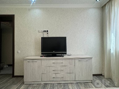 1-комнатная с арендатором на Новомосковской Новомосковская ул.