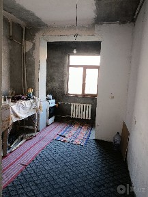 Динамо Исмоил бар олдида 2 хоналик 1-кават квартира срочно сотилади.