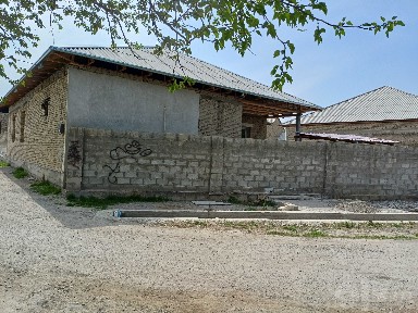 Ховли уй сотилади