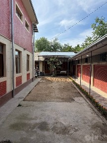 Hovli Sotiladi 4,7 sotix 8 xona