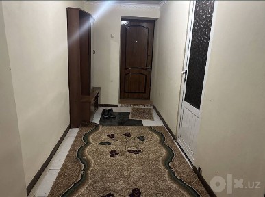 Qarshi shahar markazi 24/7 ko'chada 1-qavatdan 3 xonali uy sotiladi.