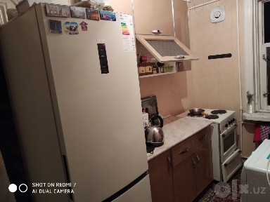 Продам спутник2 3ком 2этаж 2этажки дерево по линии метро не дорого