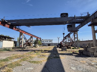 Аренда територи с мостовым краном и жд веткой