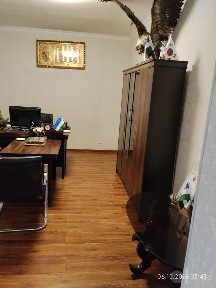 Срочно сдается офис 2 комнаты, на первом этаже, 1-линия. Мирабадский р