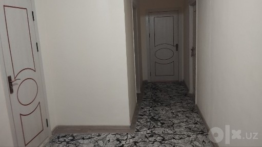 [Navoiy] (Aeraport) 3xonalik, 1-etajdan kvartira sotiladi