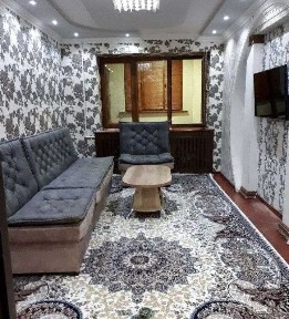 Yunsobod Tumani Alfarganus universiteti oldida