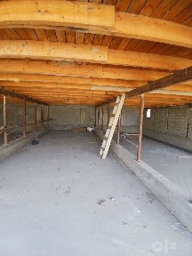 Hovli uy sotiladi