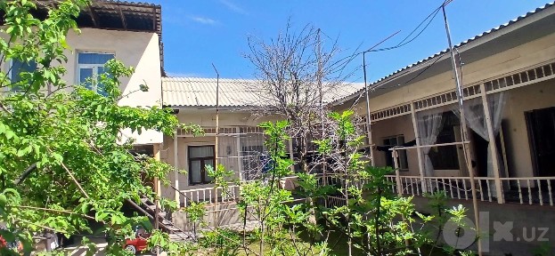 Hovlida 1 xonasi beriladi faqat qizlarni yoki oila (uy egasi bilan)