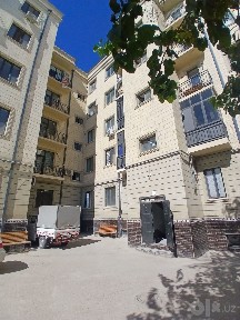 2 хонали квартира сотилади 80 КВ Шарк Алмактум газлик дом 4 етажида