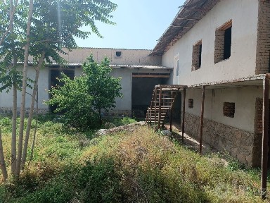 Hovli sotiladi 6 sotix
