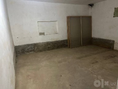 Xonadonda skladga 350kvadrat joy bor