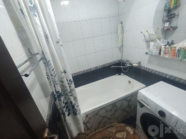 Suroshna 3 xonali uy sotladi