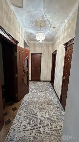 Продается 3-х комнатная квартира в центре со всеми удобствами.