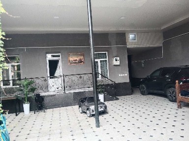 АБДУРАХМОН КЕЛЕС кук терак бозорини олдида уй сотилади!