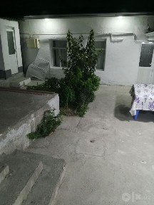 Samarqand darvoza 5 hona sotiladi 2 sotih er hisobida sotiladi