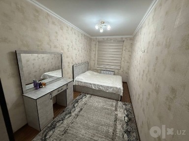 Ижарага 2 хонали Чахон Тиллари олдида