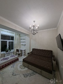 Сдается 2 комнатная квартира рядом с метро на долгий срок