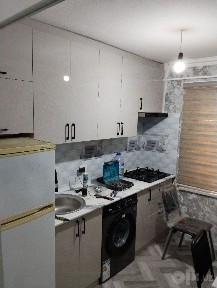 Арендага 1 хоналик 1 этаж Азиз бозор олдида жойлашган. Агентство