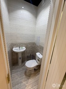 Yakkasaroy Oybek metrosi yaqinida arenda bezmakler