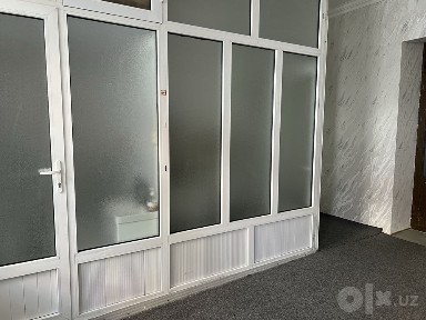 Сдаётся в аренду помещение в центре города можно под офис и жильё.