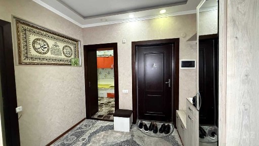 Шахар марказида 3 хонали 4-қават квартира сотилади.ID: 2540