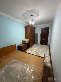 Чиланзар-9. 3-комнат. Балкон-2×6. С ремонтом. С мебелью. Кирпич. 50кв.