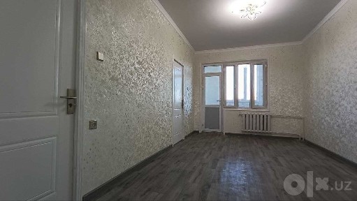 Продаю 2х комн Рисовый базар 4 этаж 4х эт дом панель балкон 1.5х6
