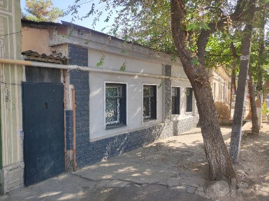 Xovli uy sotiladi