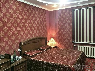 Квартира в центре города первый этаж кирпич высока потолочный Сталинск
