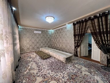 Ховли сотилади 5 хонали