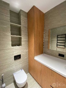 Через Дорогу от центра евродвушка еволюкс Group City Tower УСПЕЙ'