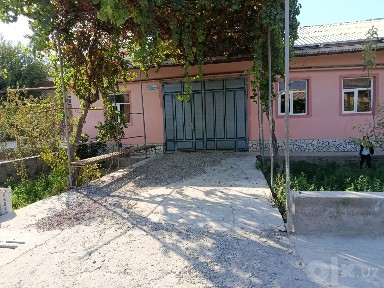 Hovli sotiladi. Navoiy sh Umid q. Gulbogʻ 152 uy