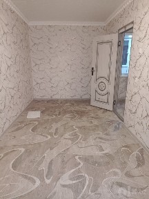 Продается 2х ком кв в Чирчике 3 Ман 3 этаж около 20 школы рядом рынок